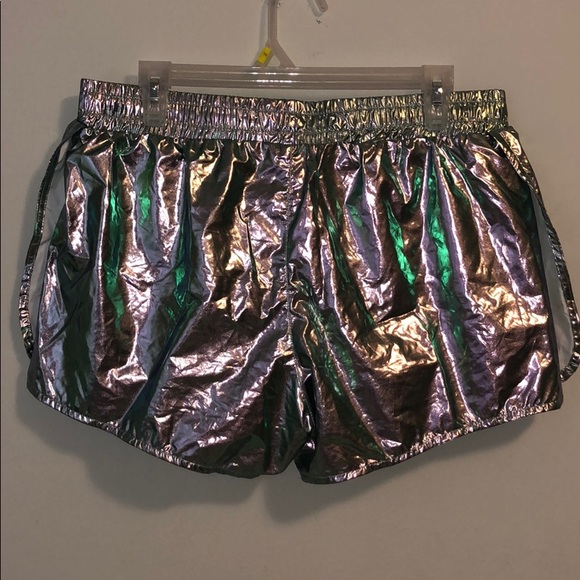 Infinite Performance Iridescent Shorts - Picture 3 of 4
